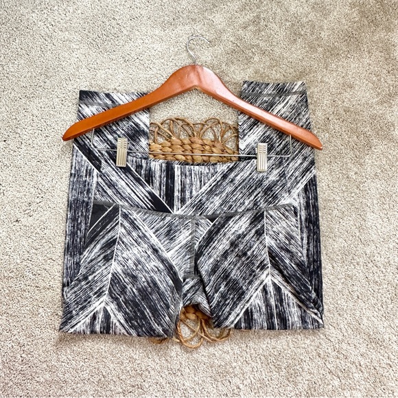 Lululemon Wunder Under Crop II Full-On Luon Heat Wave White Black Size 4 - Picture 7 of 13